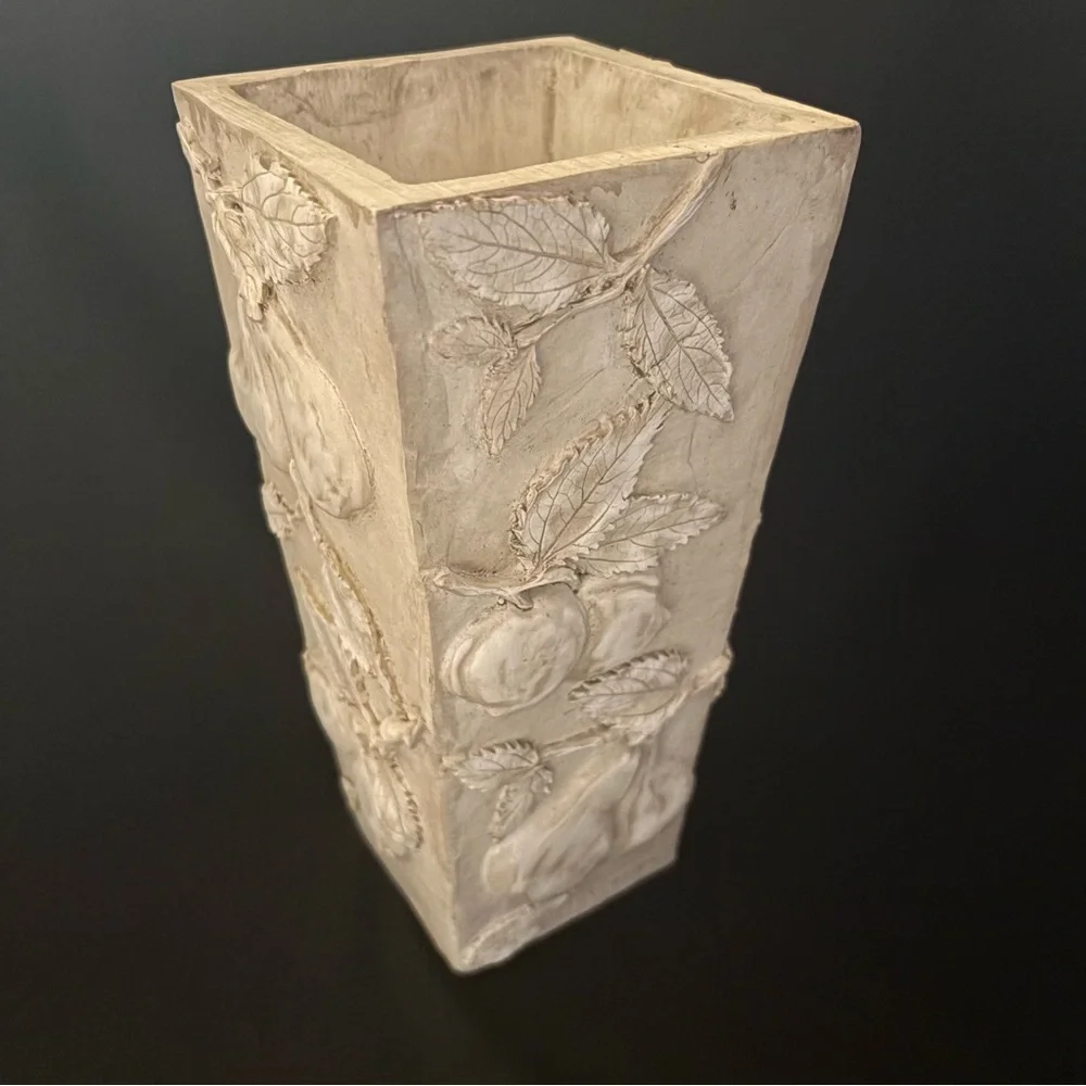Vintage Hen Feathers Vase 9” Raised Fruit Country Estate - Ralph Lauren Decor